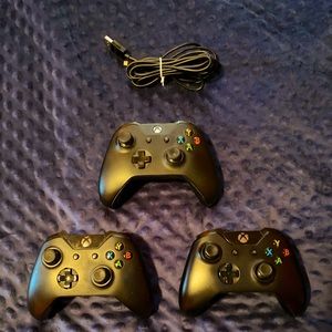 3 Wireless Xbox One Controllers